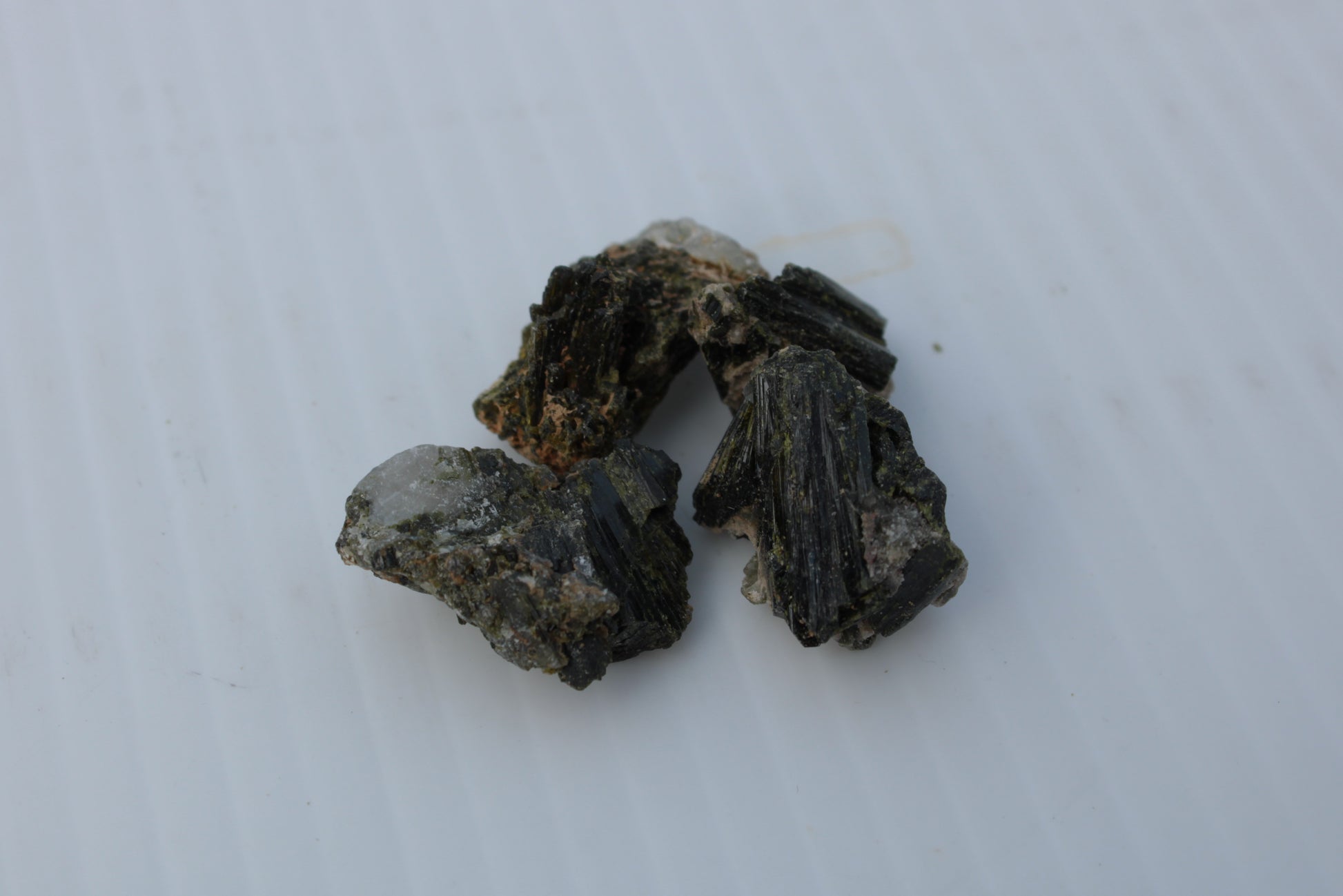 Epidote 4 clusters 75ct 15g Rocks and Things