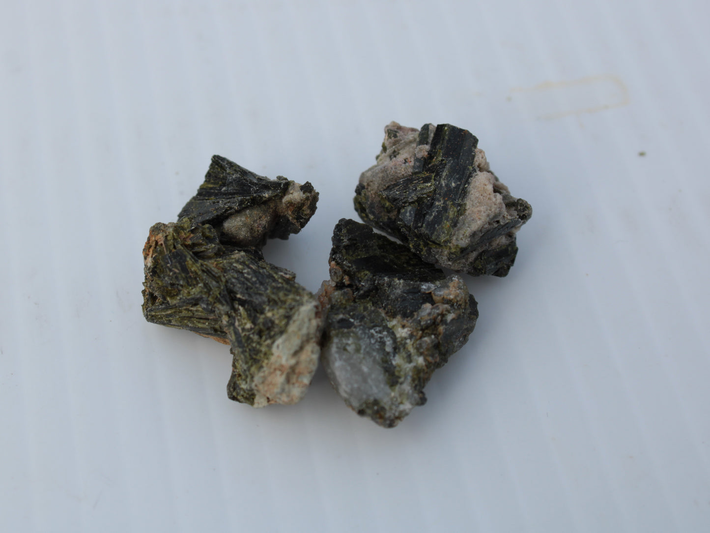 Epidote 4 clusters 75ct 15g Rocks and Things