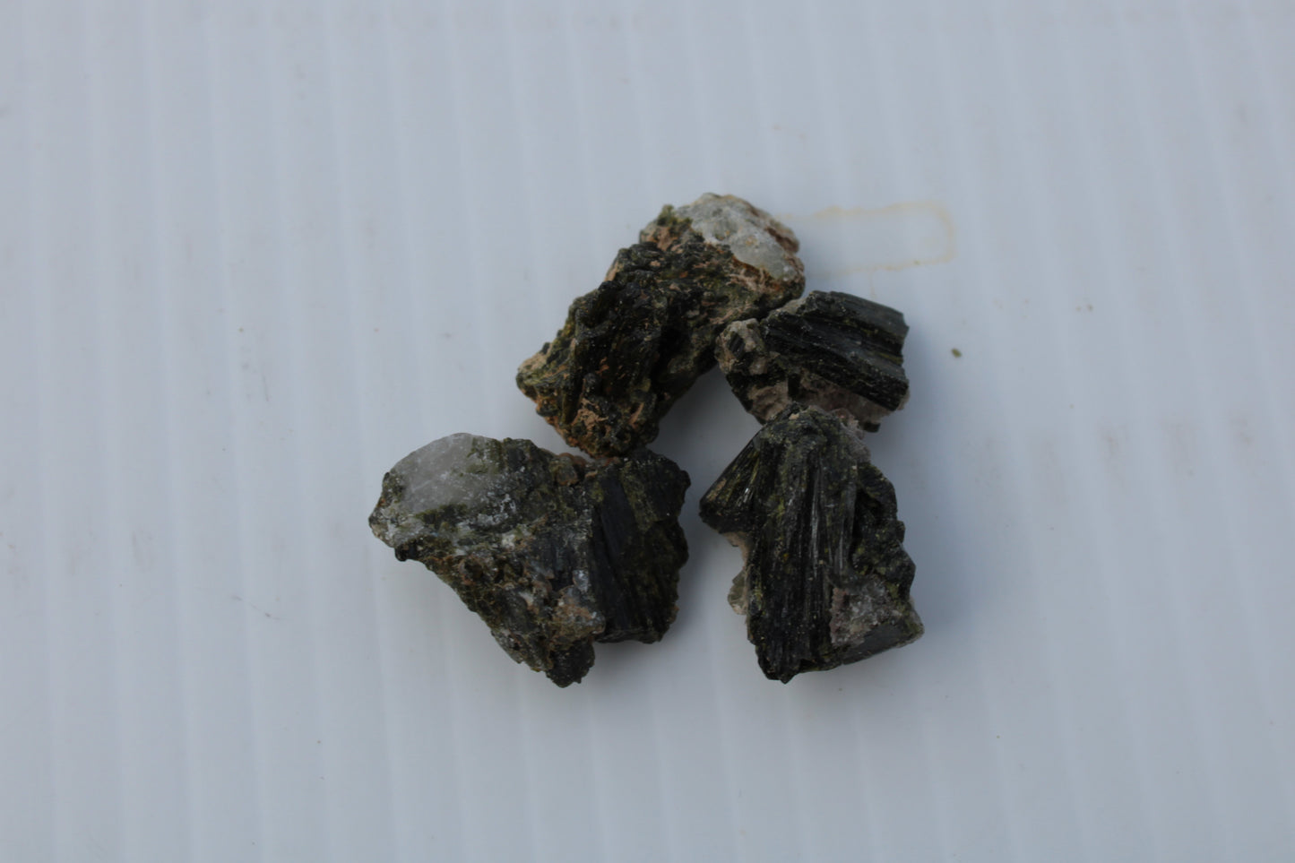 Epidote 4 clusters 75ct 15g Rocks and Things