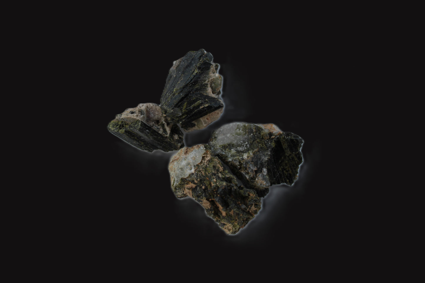 Epidote 4 clusters 75ct 15g Rocks and Things