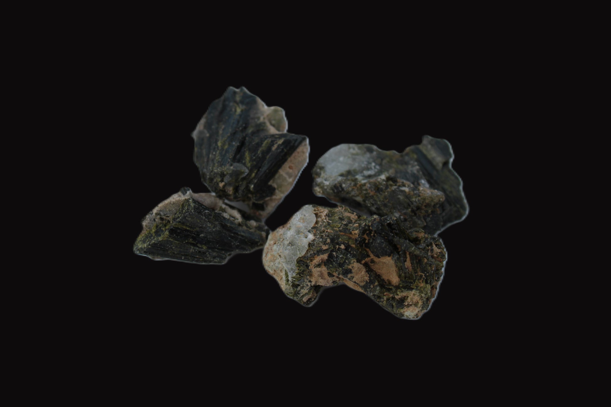 Epidote 4 clusters 75ct 15g Rocks and Things