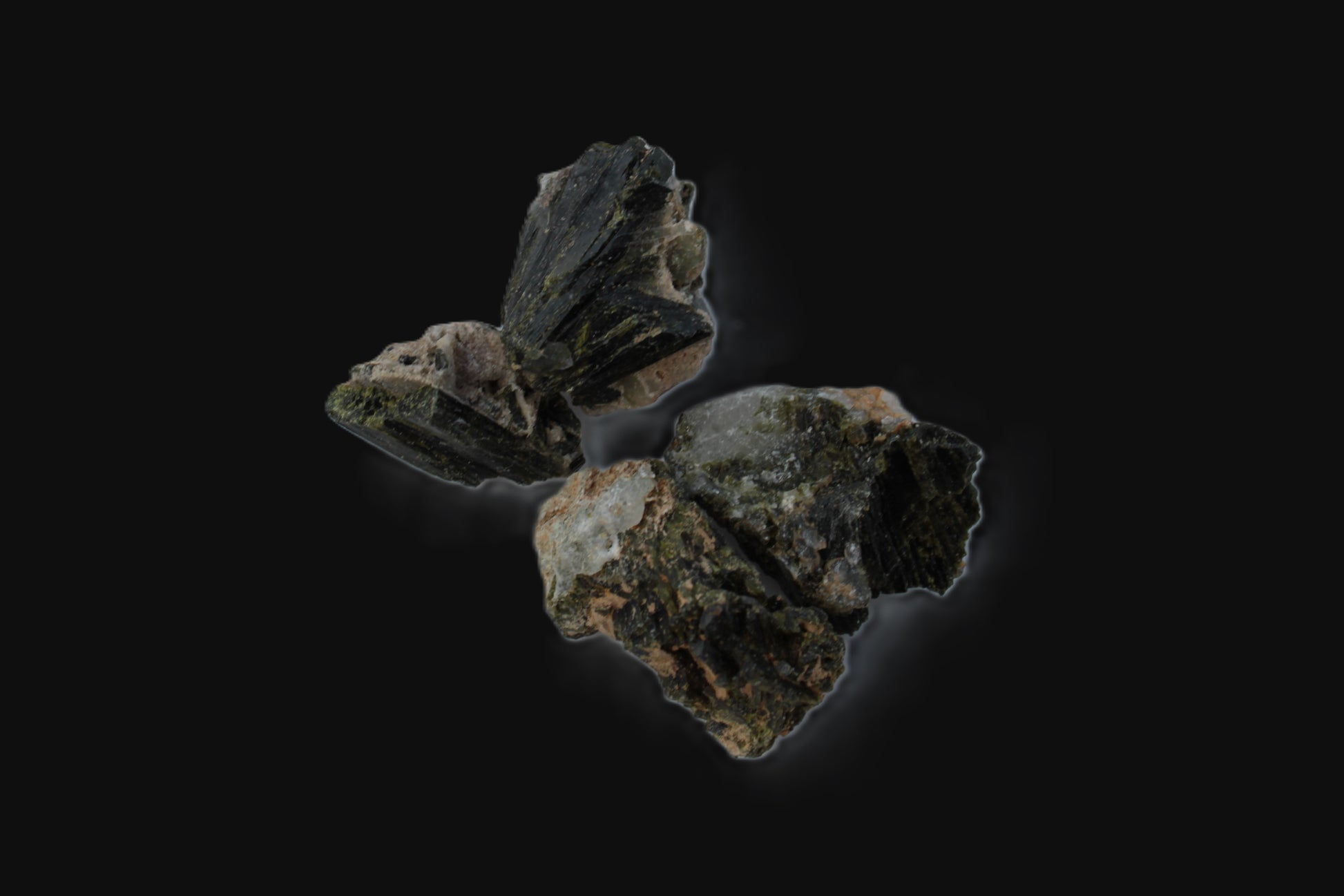 Epidote 4 clusters 75ct 15g Rocks and Things