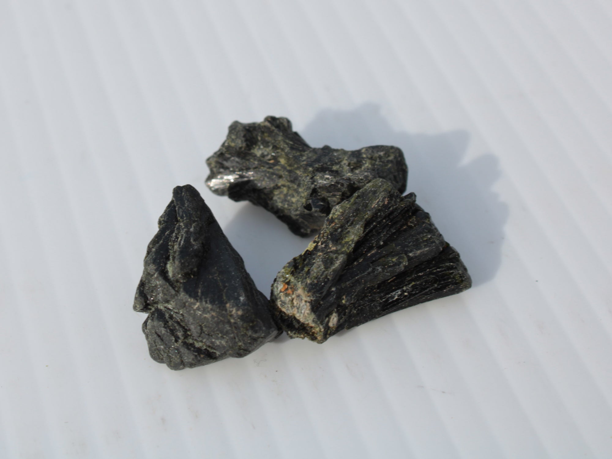 Epidote 3 clusters 81-82ct 16g Rocks and Things