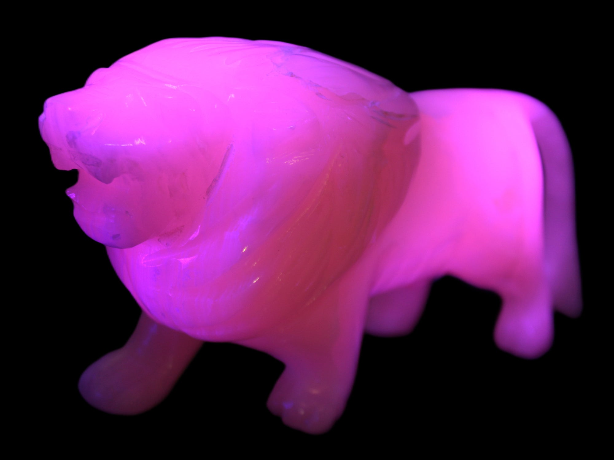Mangano Calcite hand-carved lion 1189g Rocks and Things