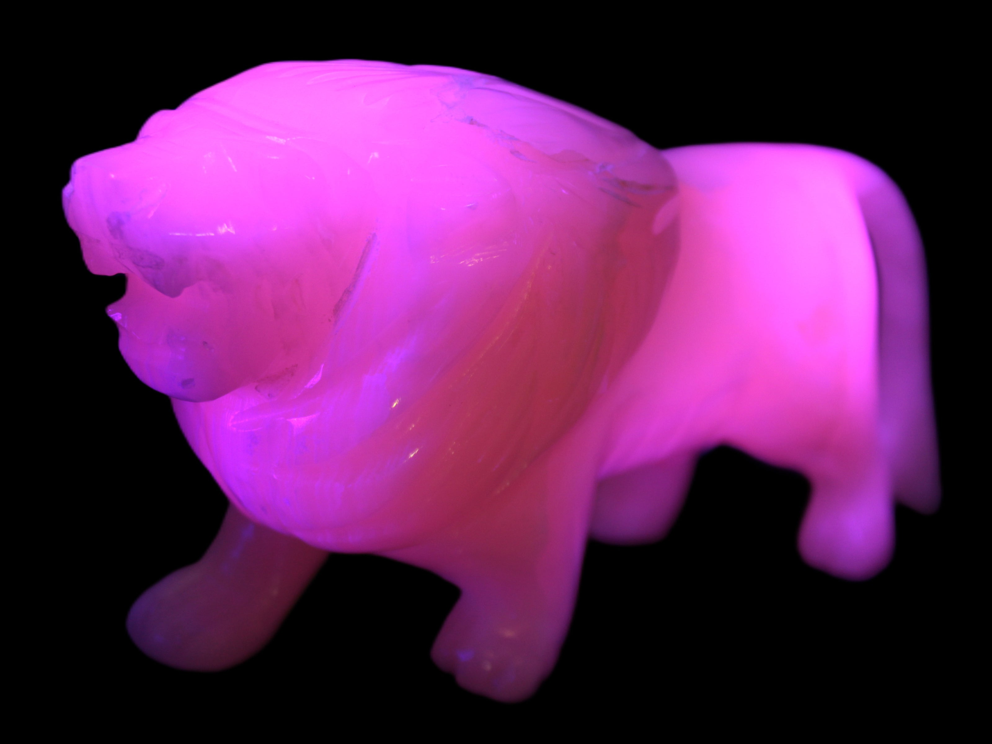 Mangano Calcite hand-carved lion 1189g Rocks and Things