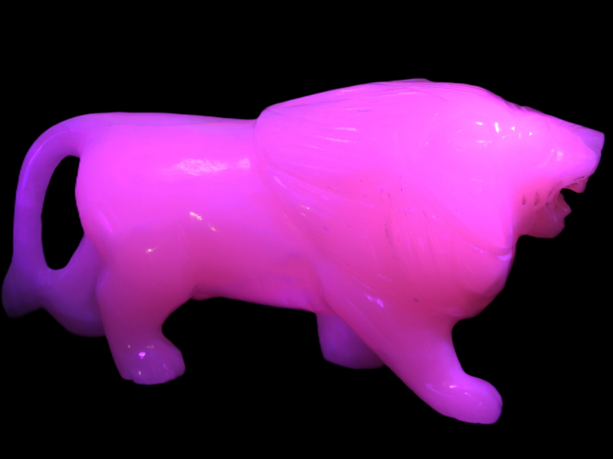 Mangano Calcite hand-carved lion 1189g Rocks and Things