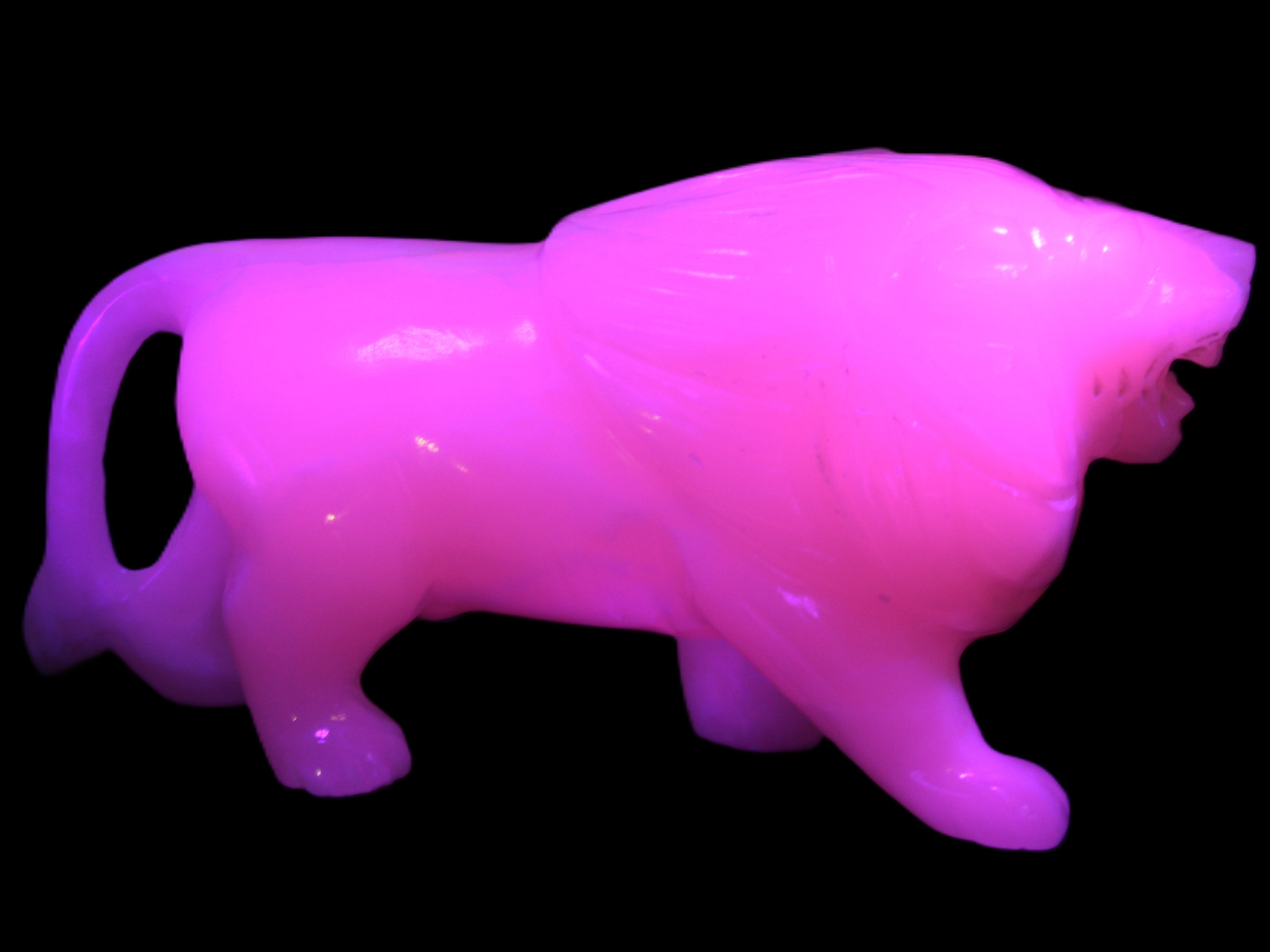 Mangano Calcite hand-carved lion 1189g Rocks and Things