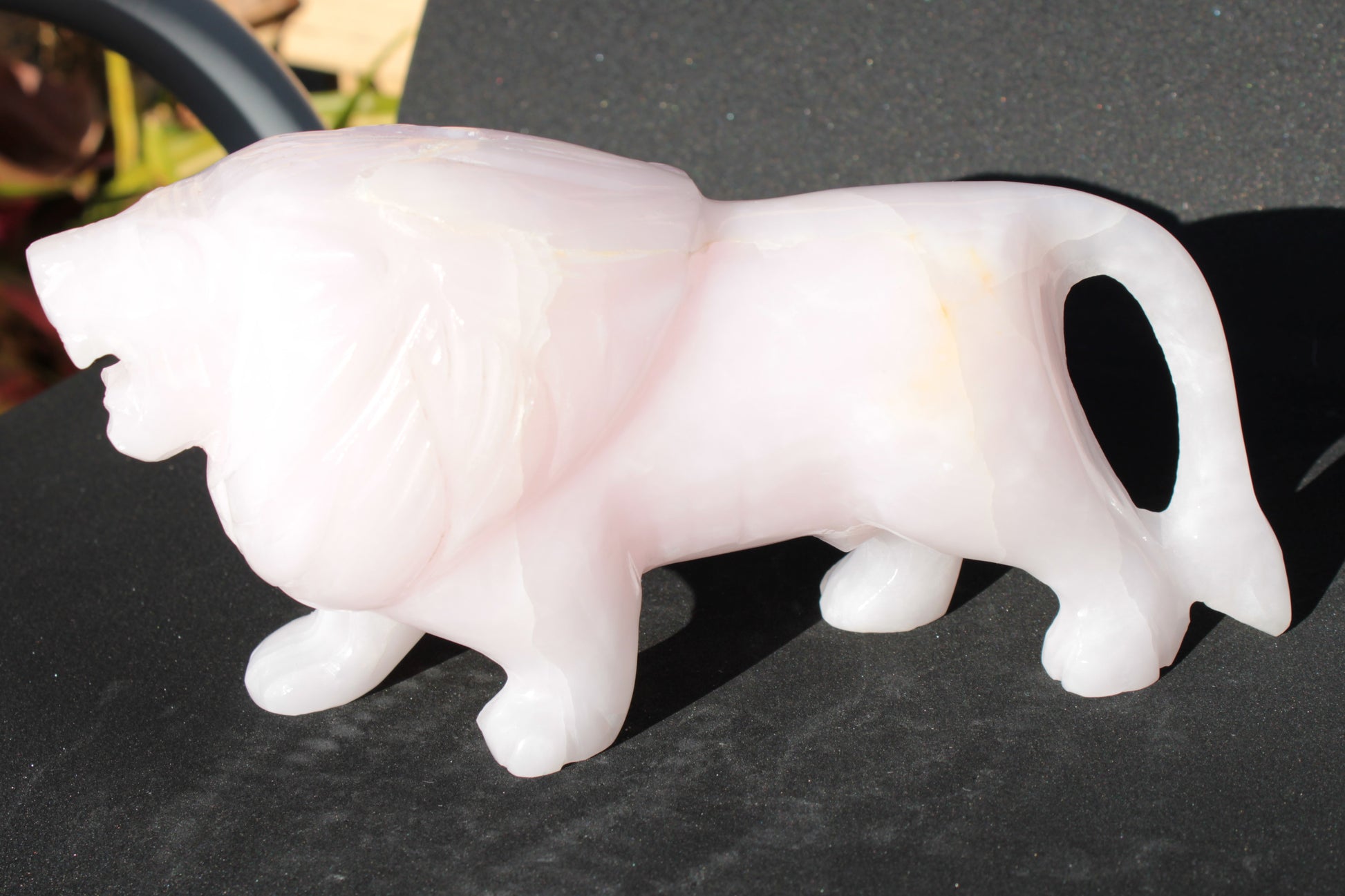 Mangano Calcite hand-carved lion 1189g Rocks and Things