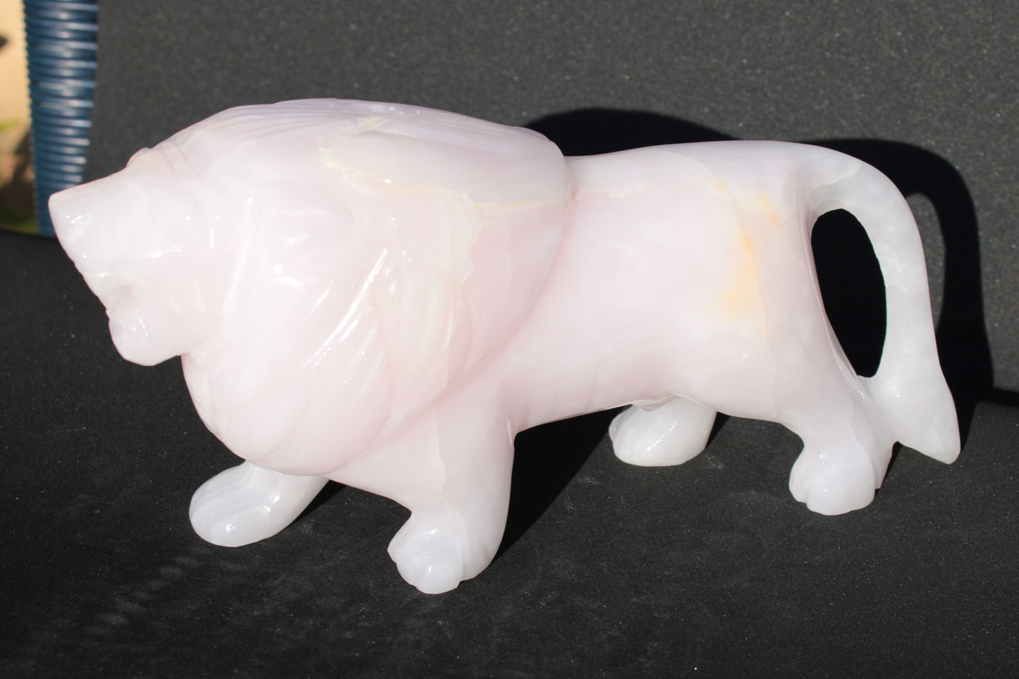 Mangano Calcite hand-carved lion 1189g Rocks and Things