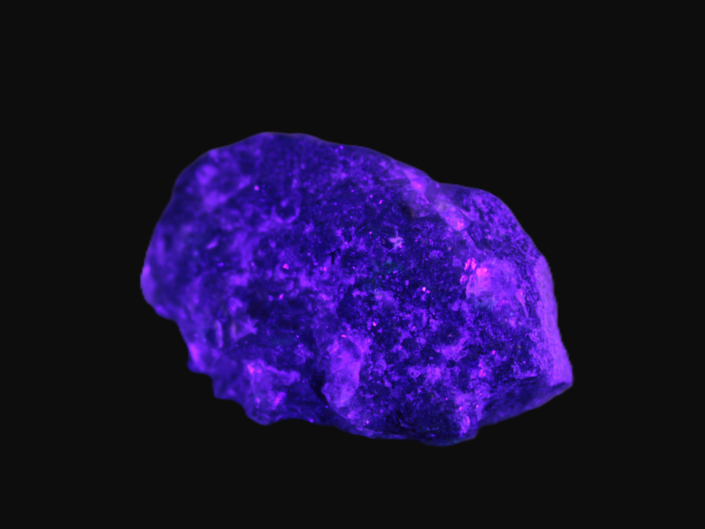 Clear Fluorite with UV reactive mica matrix in UV lightct 90.9g Rocks and Things