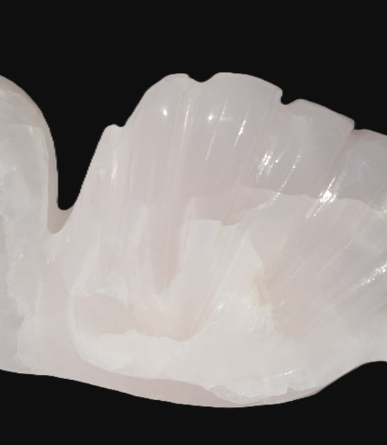 Mangano Calcite hand-carved Swan 140*82*32mm 511g Rocks and Things