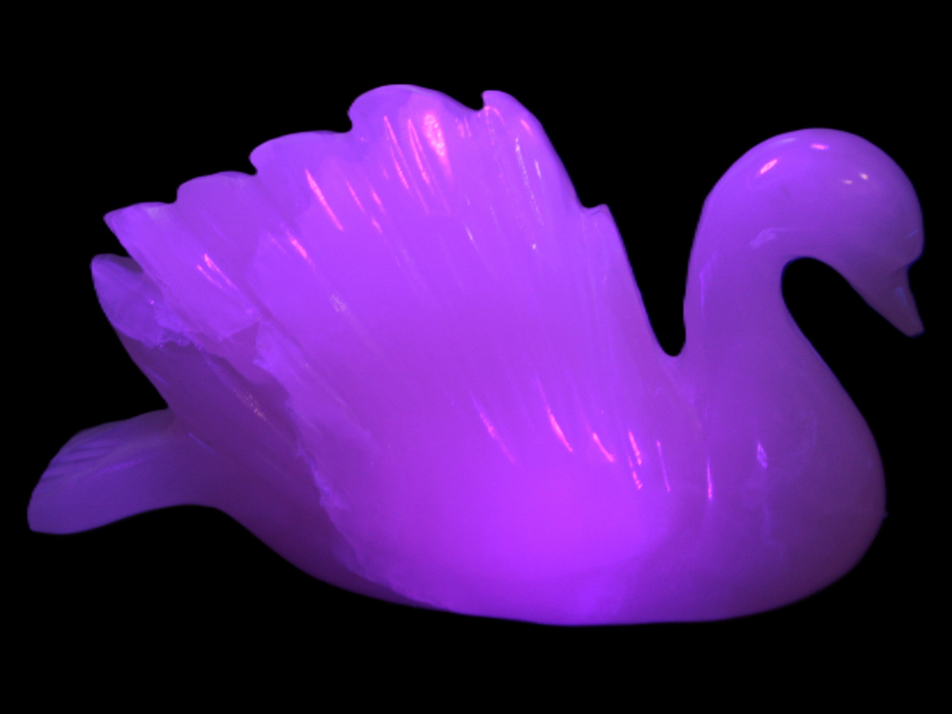 Mangano Calcite hand-carved Swan 140*82*32mm 511g Rocks and Things