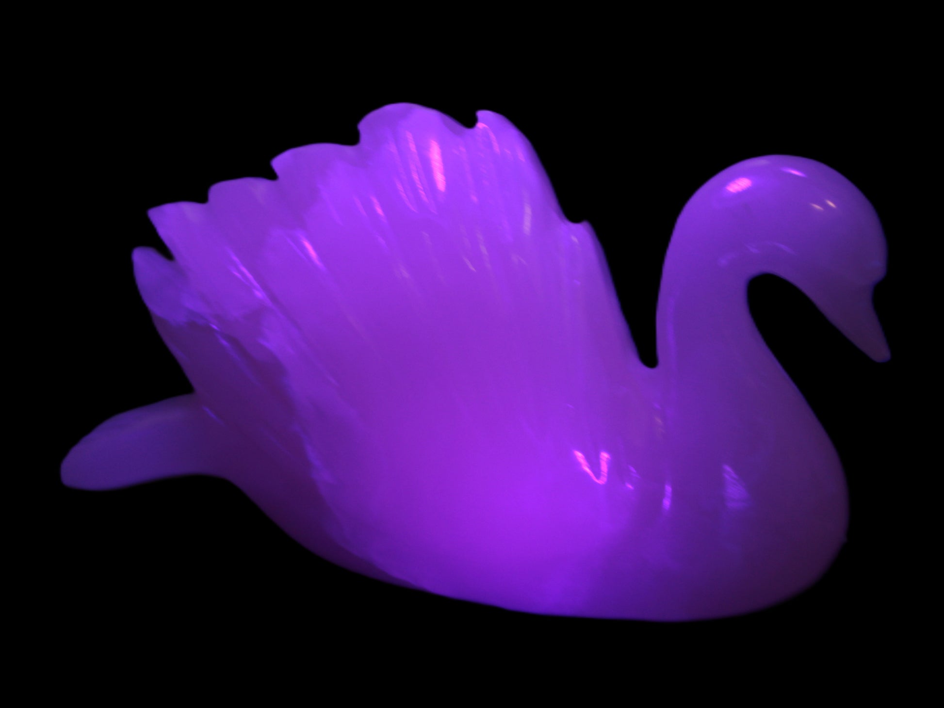 Mangano Calcite hand-carved Swan 140*82*32mm 511g Rocks and Things