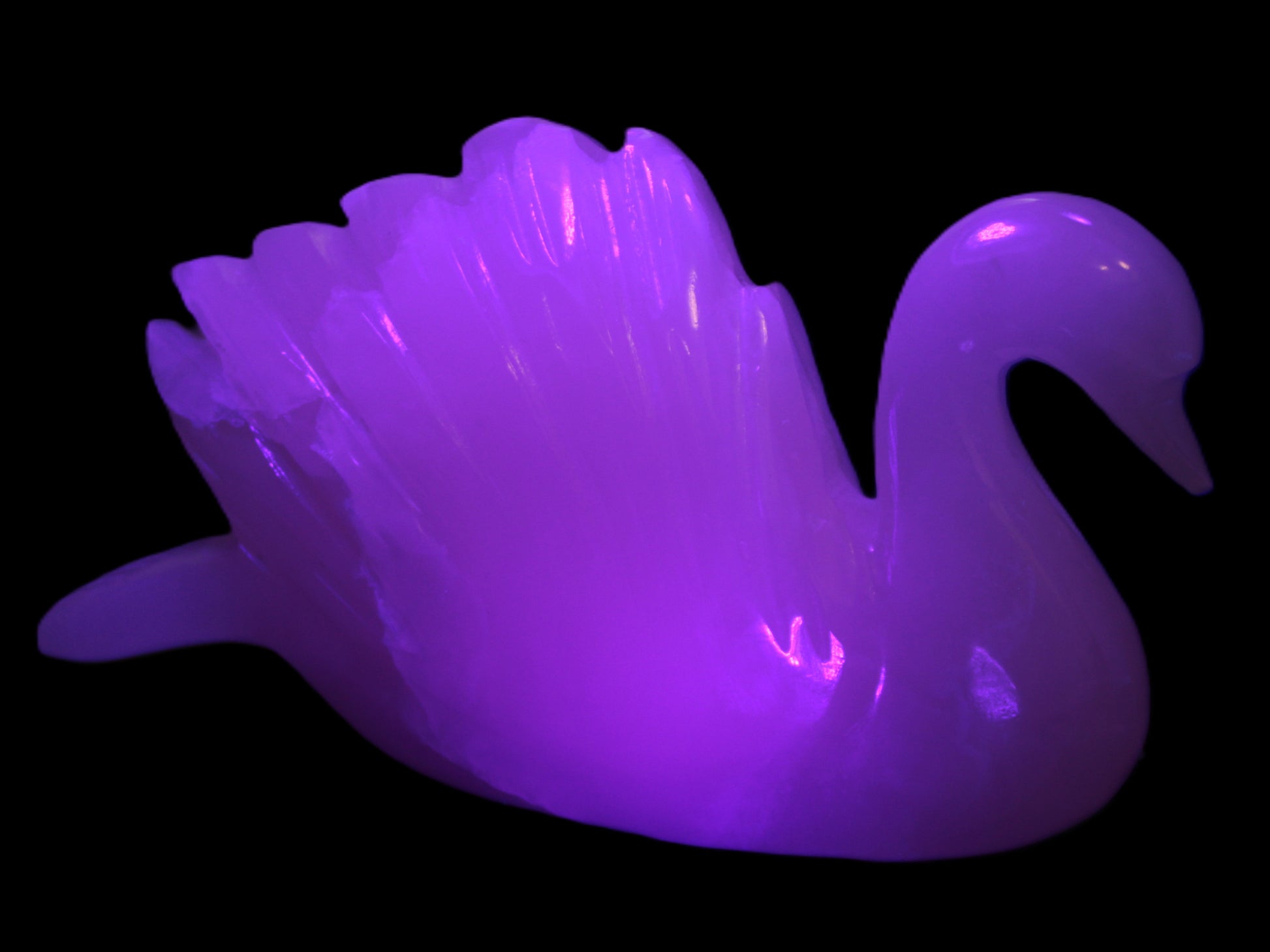Mangano Calcite hand-carved Swan 140*82*32mm 511g Rocks and Things