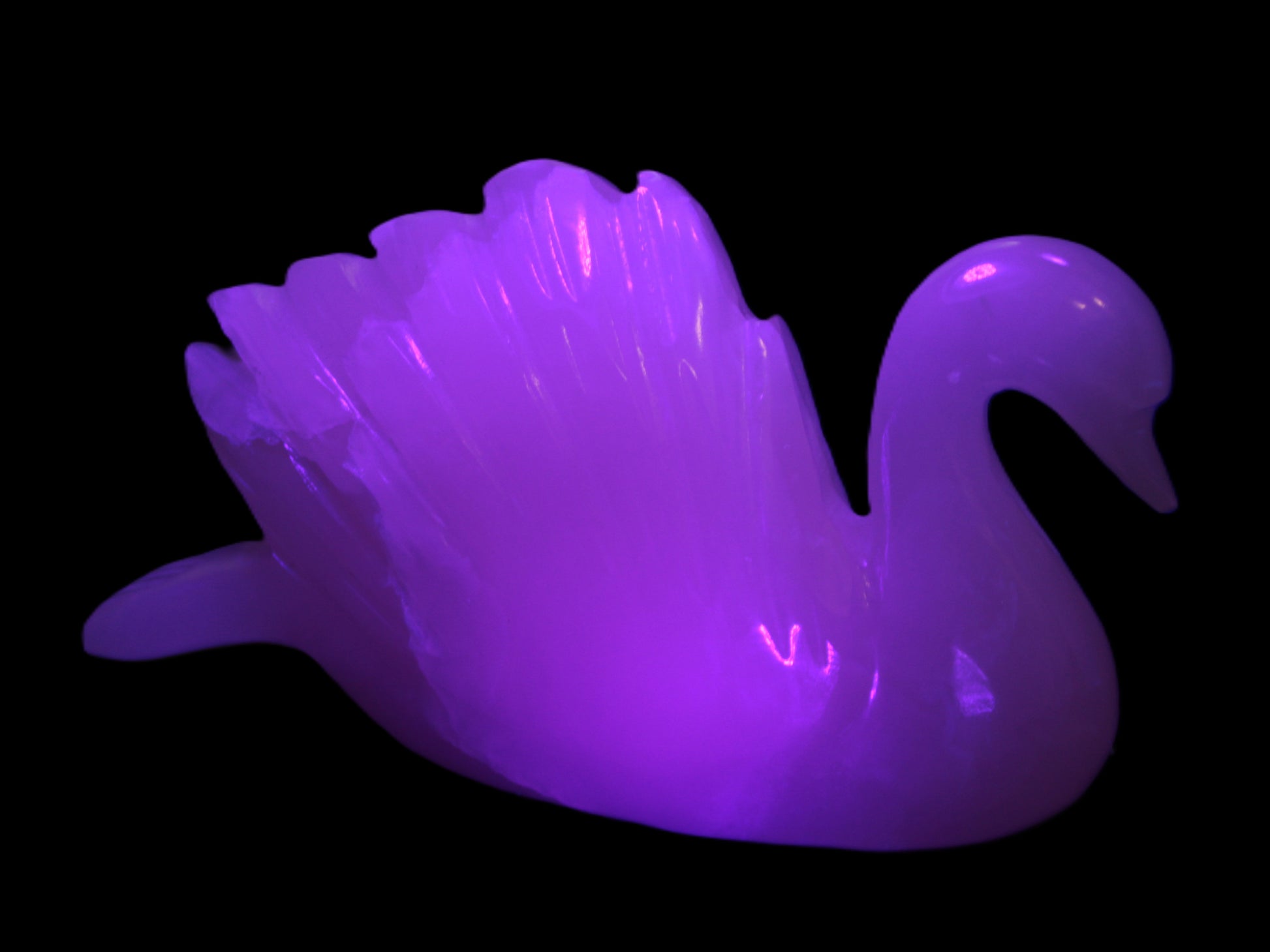 Mangano Calcite hand-carved Swan 140*82*32mm 511g Rocks and Things