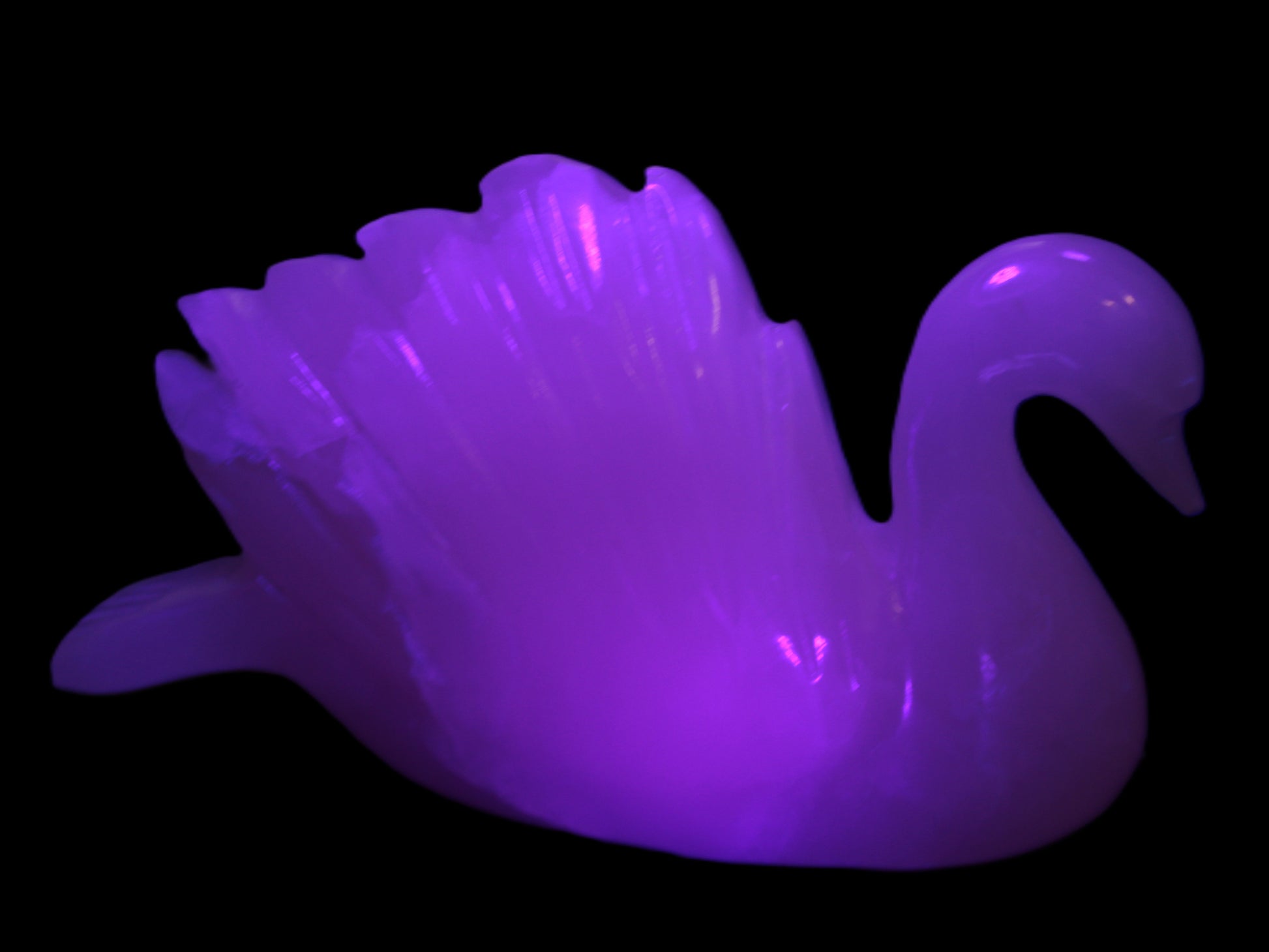 Mangano Calcite hand-carved Swan 140*82*32mm 511g Rocks and Things