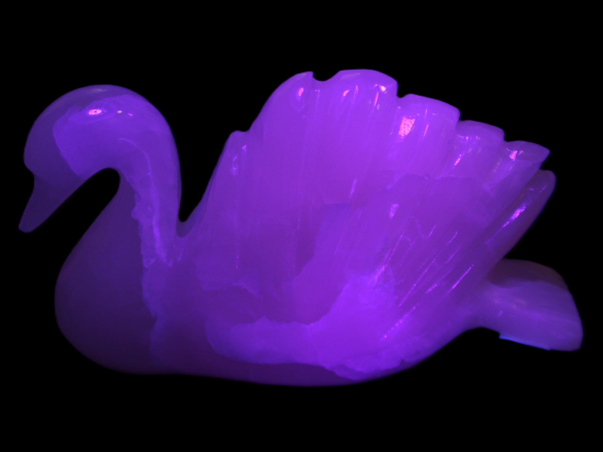 Mangano Calcite hand-carved Swan 140*82*32mm 511g Rocks and Things