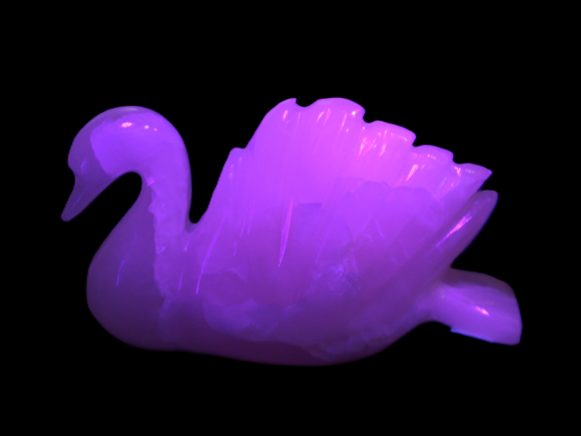 Mangano Calcite hand-carved Swan 140*82*32mm 511g Rocks and Things