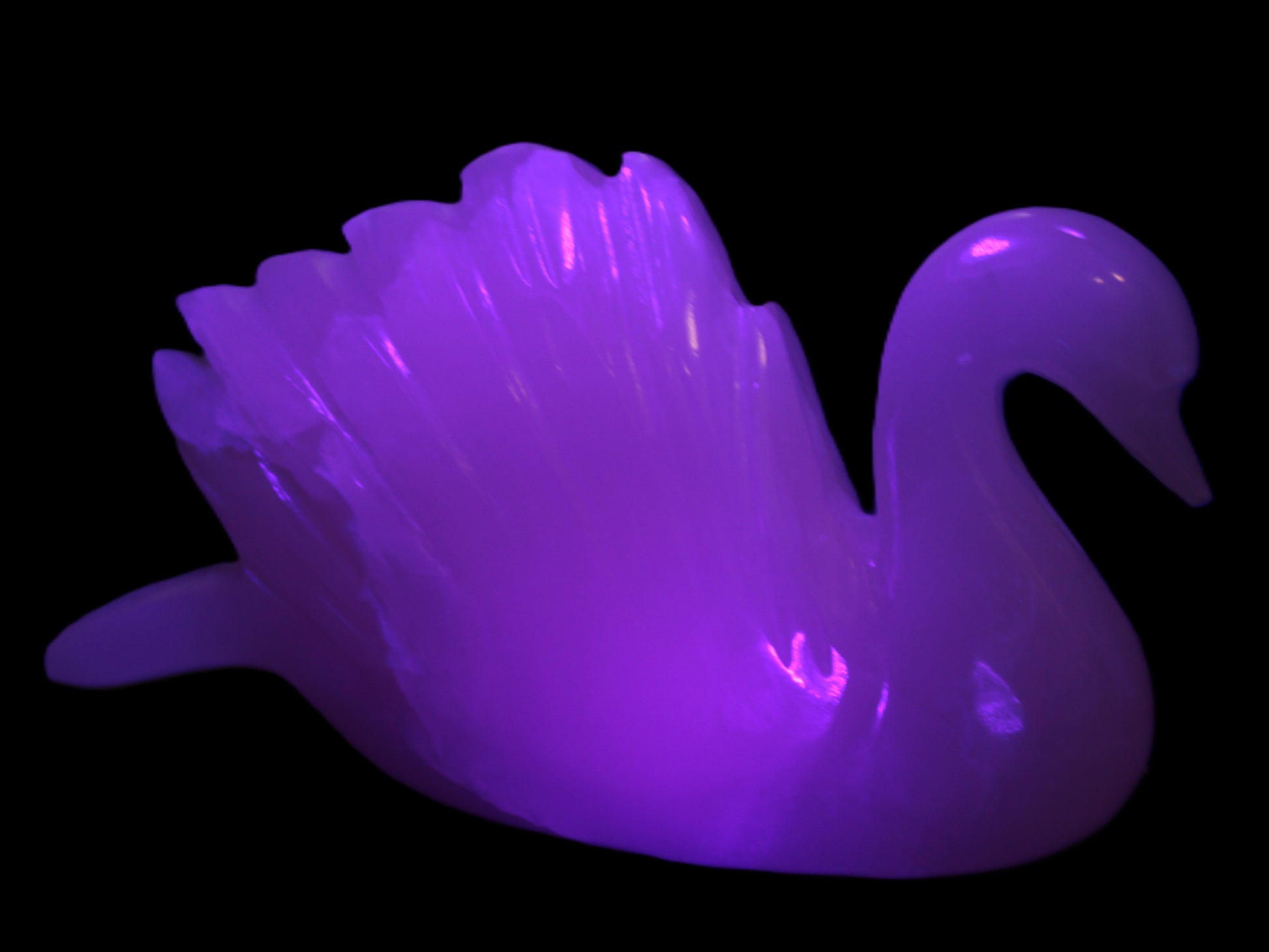 Mangano Calcite hand-carved Swan 140*82*32mm 511g Rocks and Things