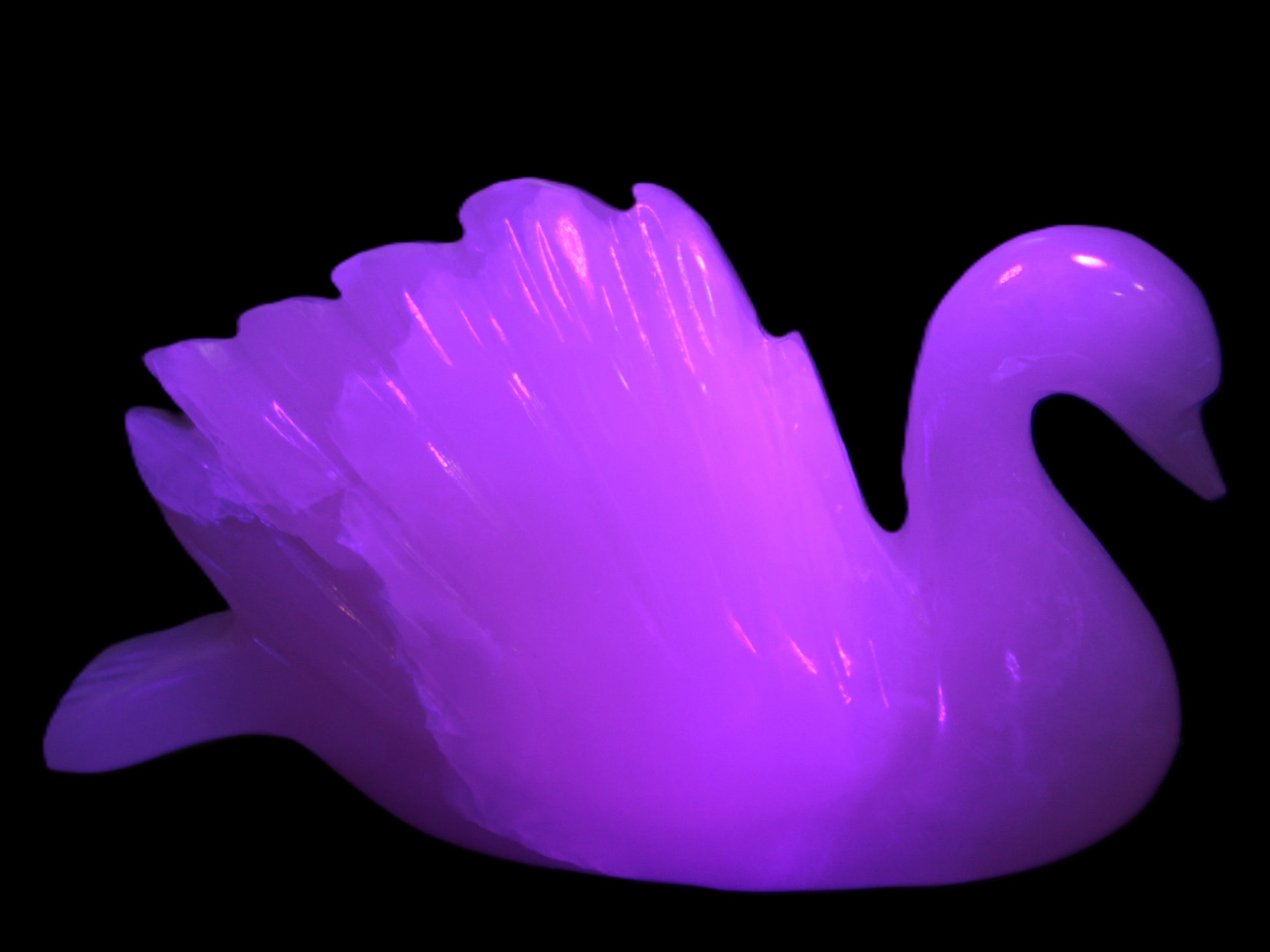 Mangano Calcite hand-carved Swan 140*82*32mm 511g Rocks and Things