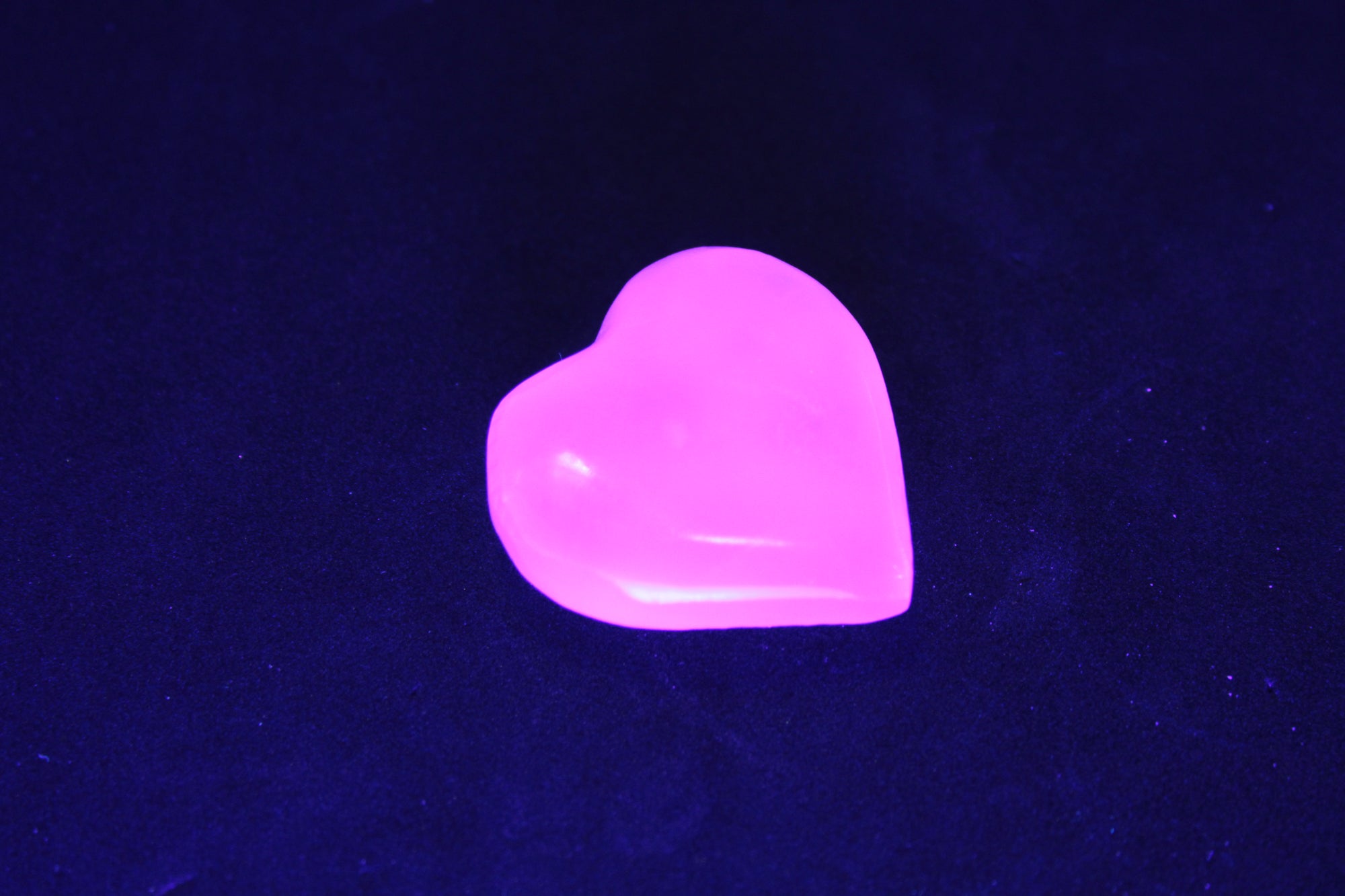 Mangano Calcite hand-carved heart 28/32mm 16g Rocks and Things