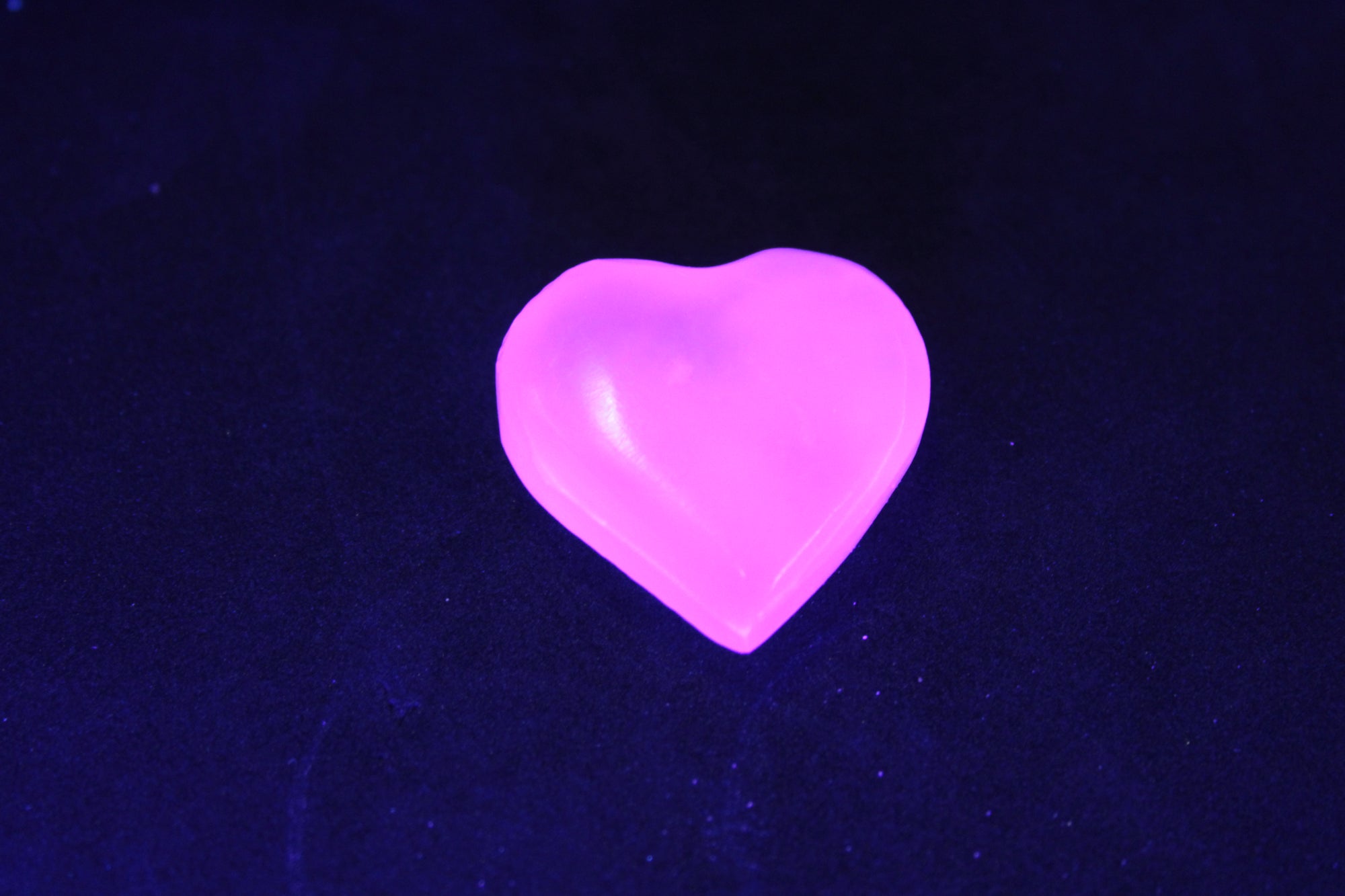 Mangano Calcite hand-carved heart 28/32mm 16g Rocks and Things