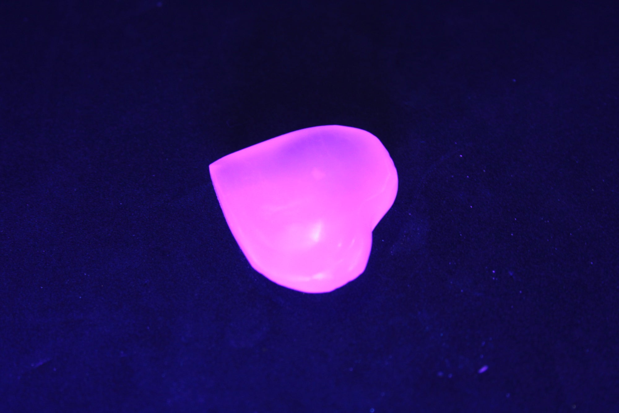 Mangano Calcite hand-carved heart 28/32mm 16g Rocks and Things