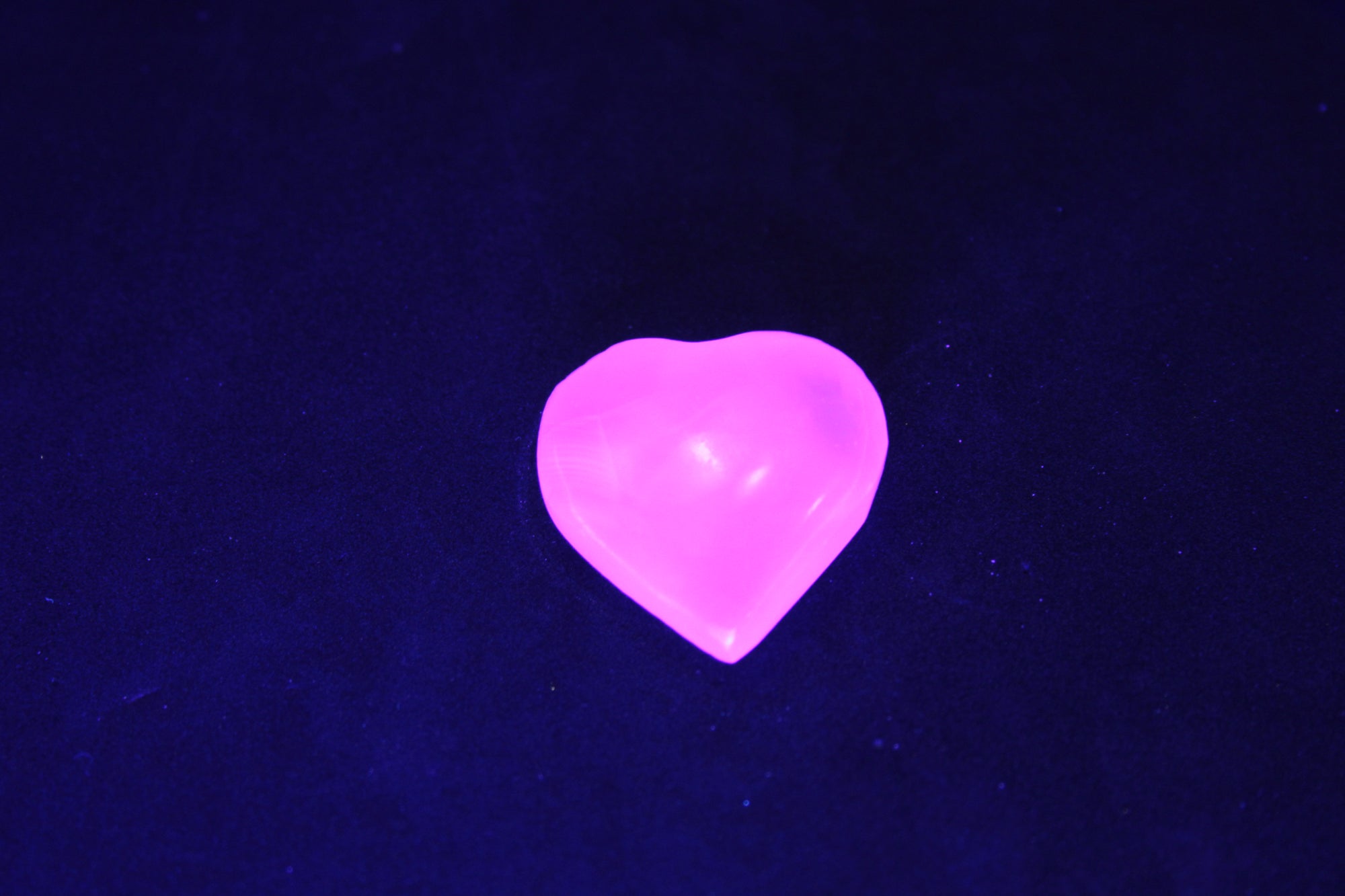 Mangano Calcite hand-carved heart 28/32mm 16g Rocks and Things