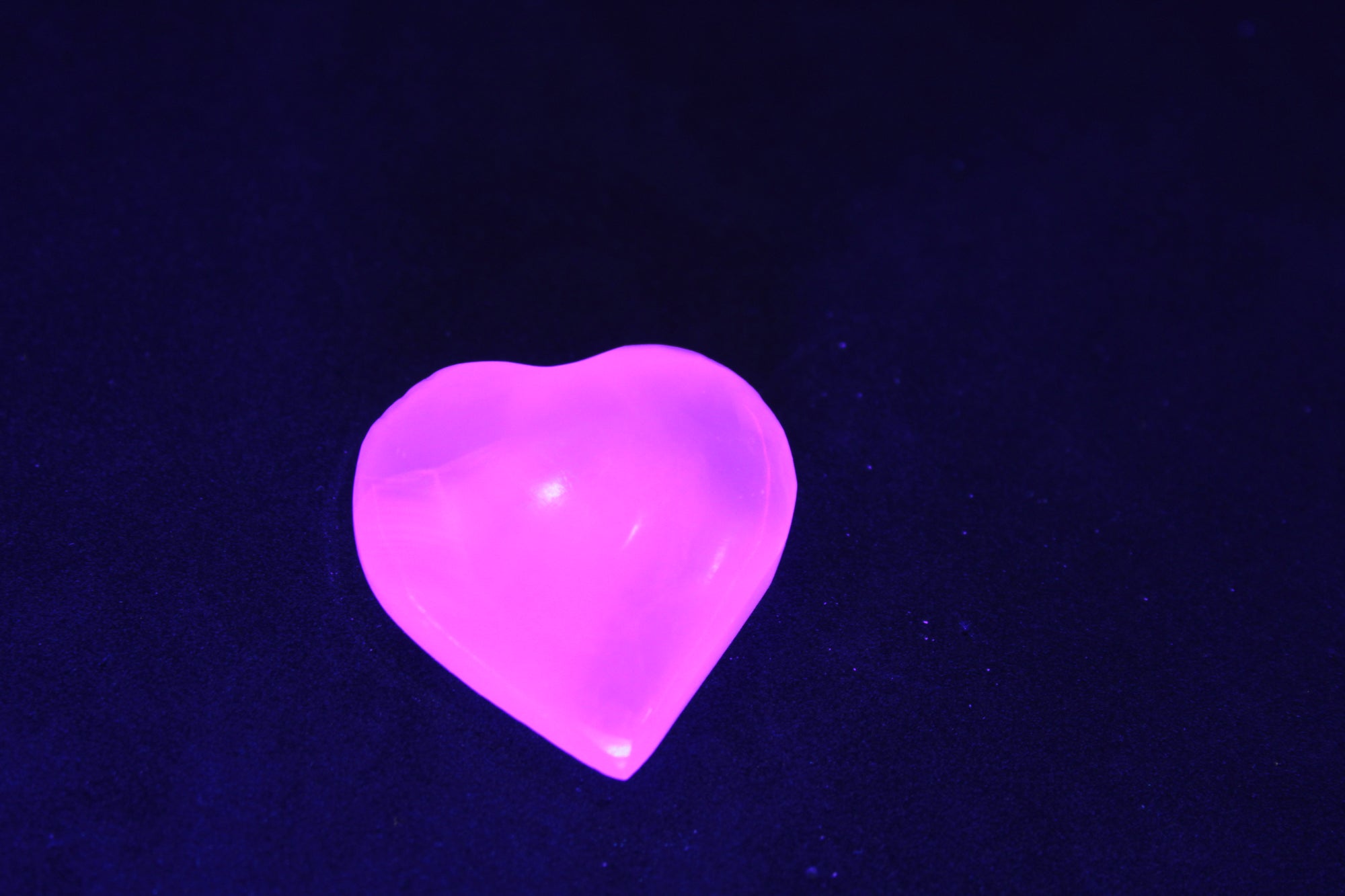 Mangano Calcite hand-carved heart 28/32mm 16g Rocks and Things
