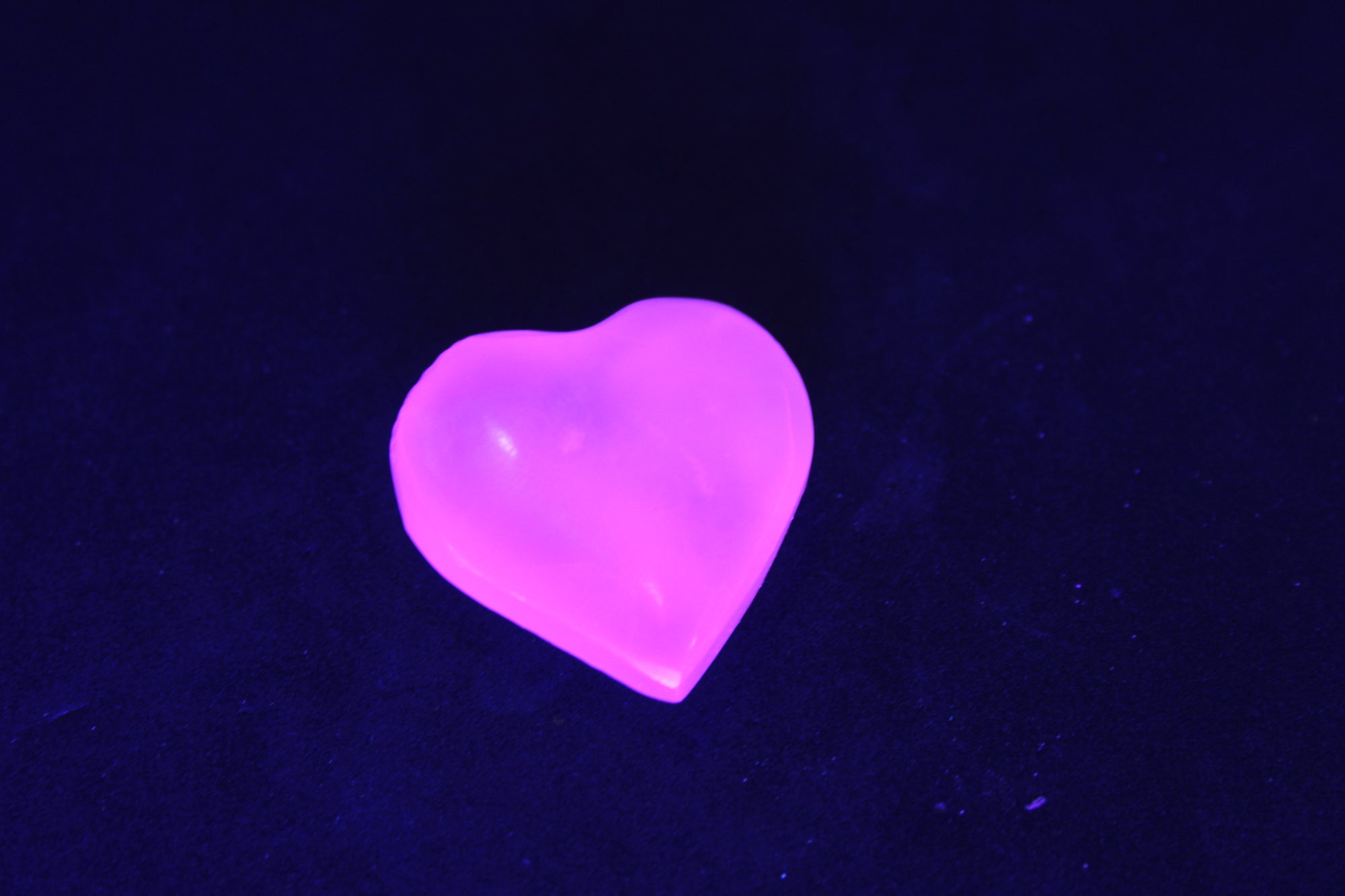 Mangano Calcite hand-carved heart 28/32mm 16g Rocks and Things