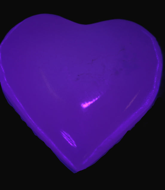 Mangano Calcite heart 38mm 20-25g  in UV light - Rocks and Things Store