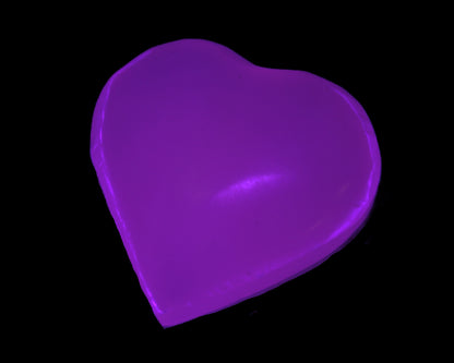 Mangano Calcite UV-reactive heart 38mm 25-30g in UV light