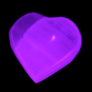 Mangano Calcite heart 38-44mm 36-39g in UV light - Rocks and Things Store