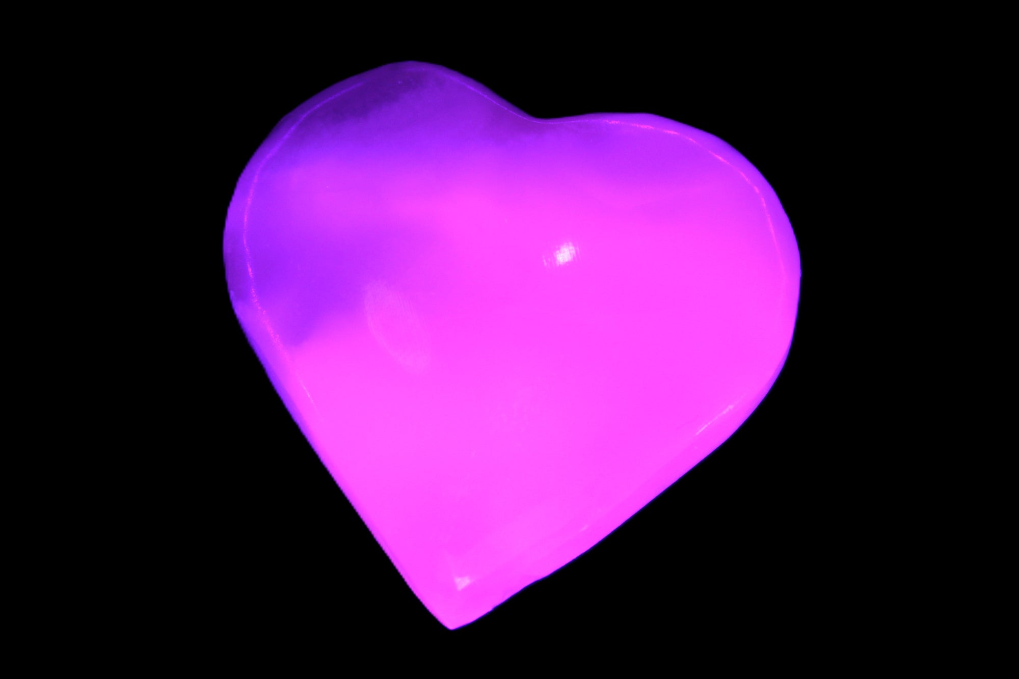 Mangano Calcite heart 35mm - 41mm 33-40g Rocks and Things