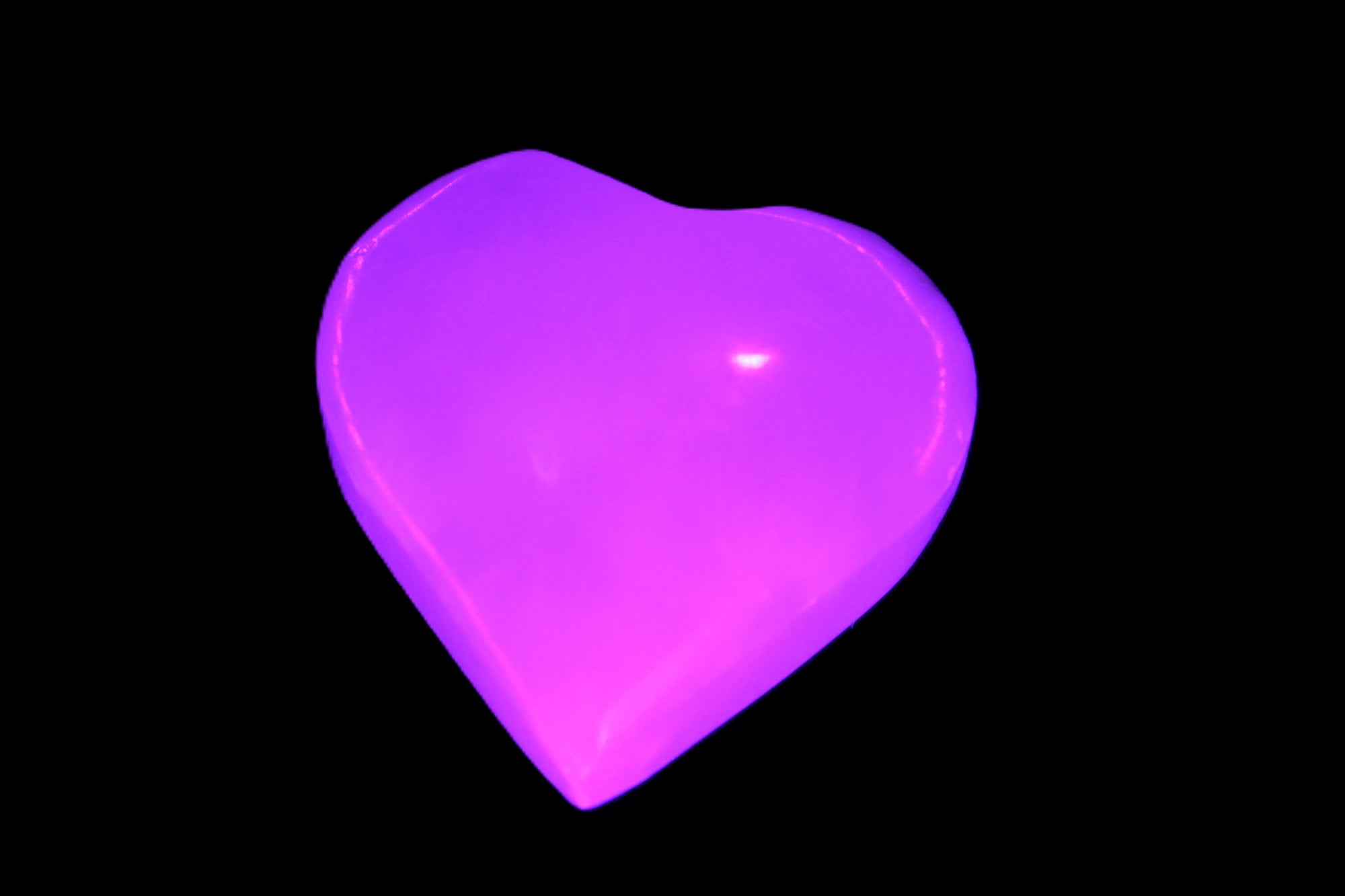 Mangano Calcite heart 35mm - 41mm 33-40g Rocks and Things