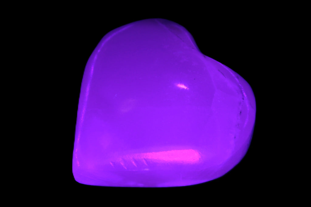 Mangano Calcite heart 35mm - 41mm 33-40g Rocks and Things