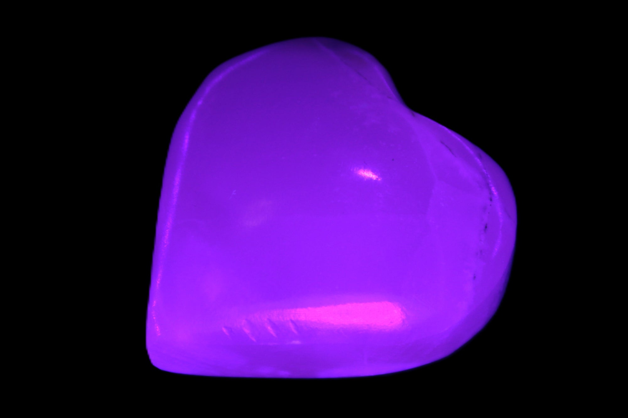 Mangano Calcite heart 35mm - 41mm 33-40g Rocks and Things
