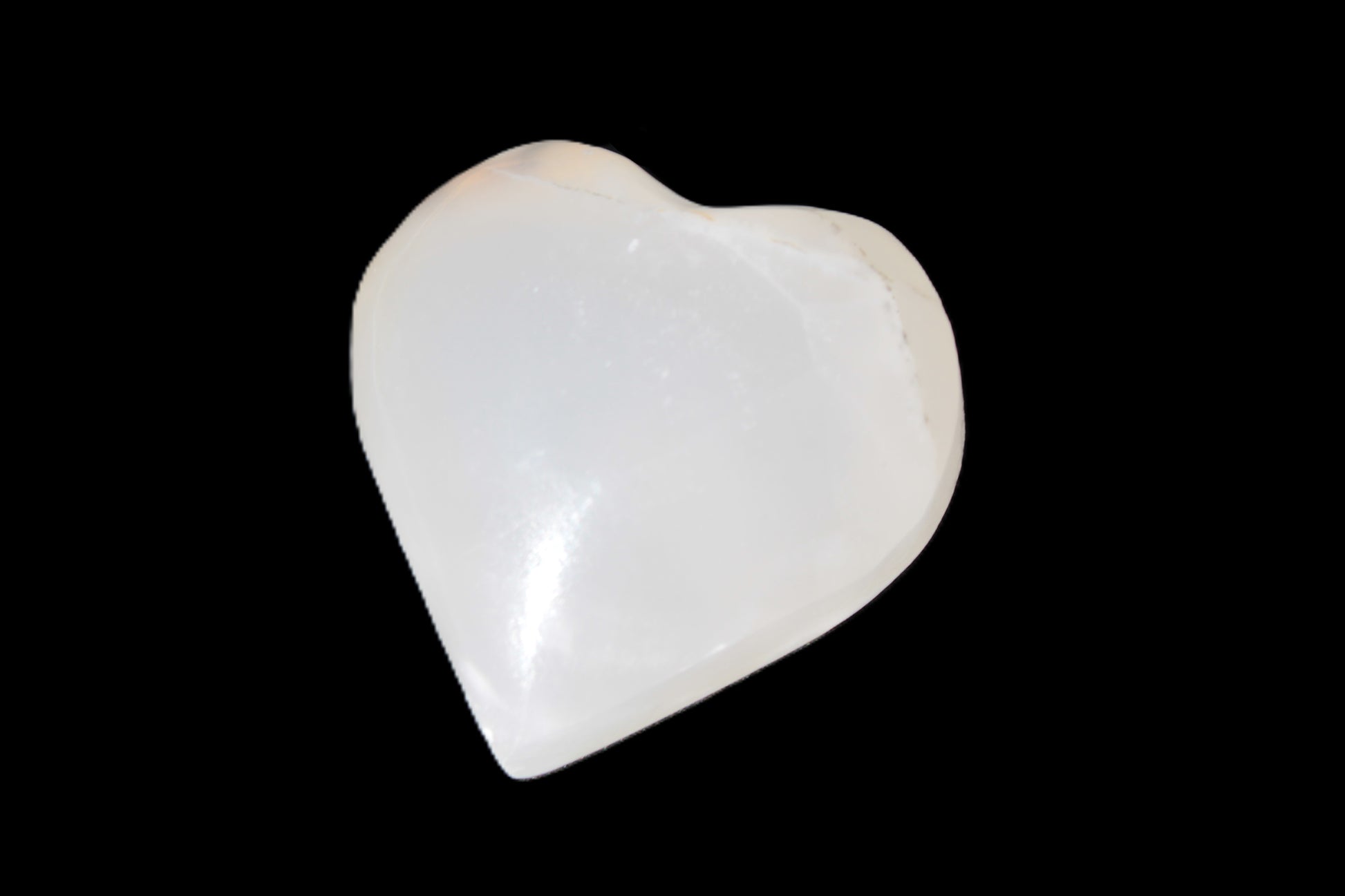 Mangano Calcite heart 35mm - 41mm 33-40g Rocks and Things