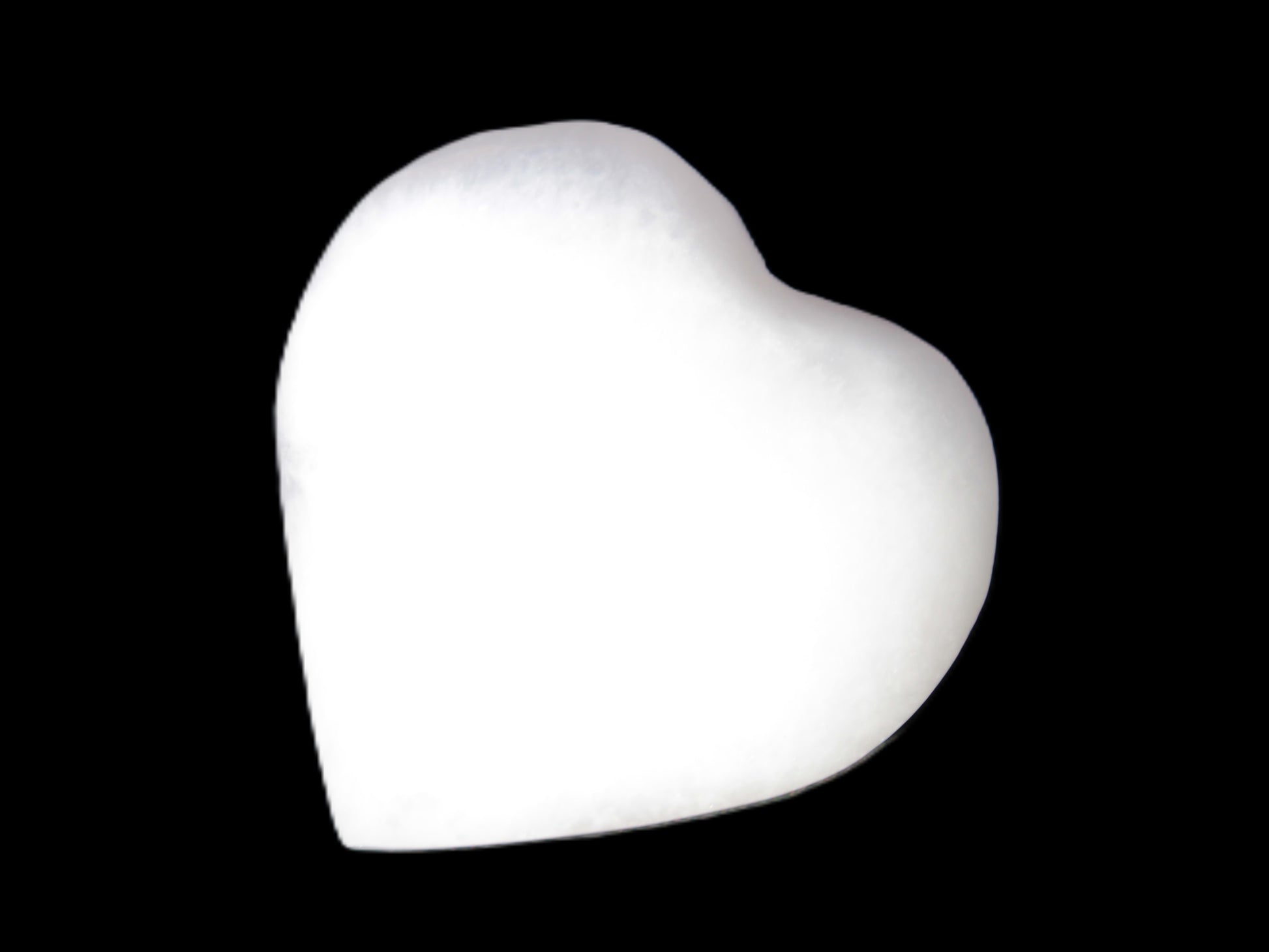 Mangano Calcite heart 35mm - 41mm 33-40g Rocks and Things