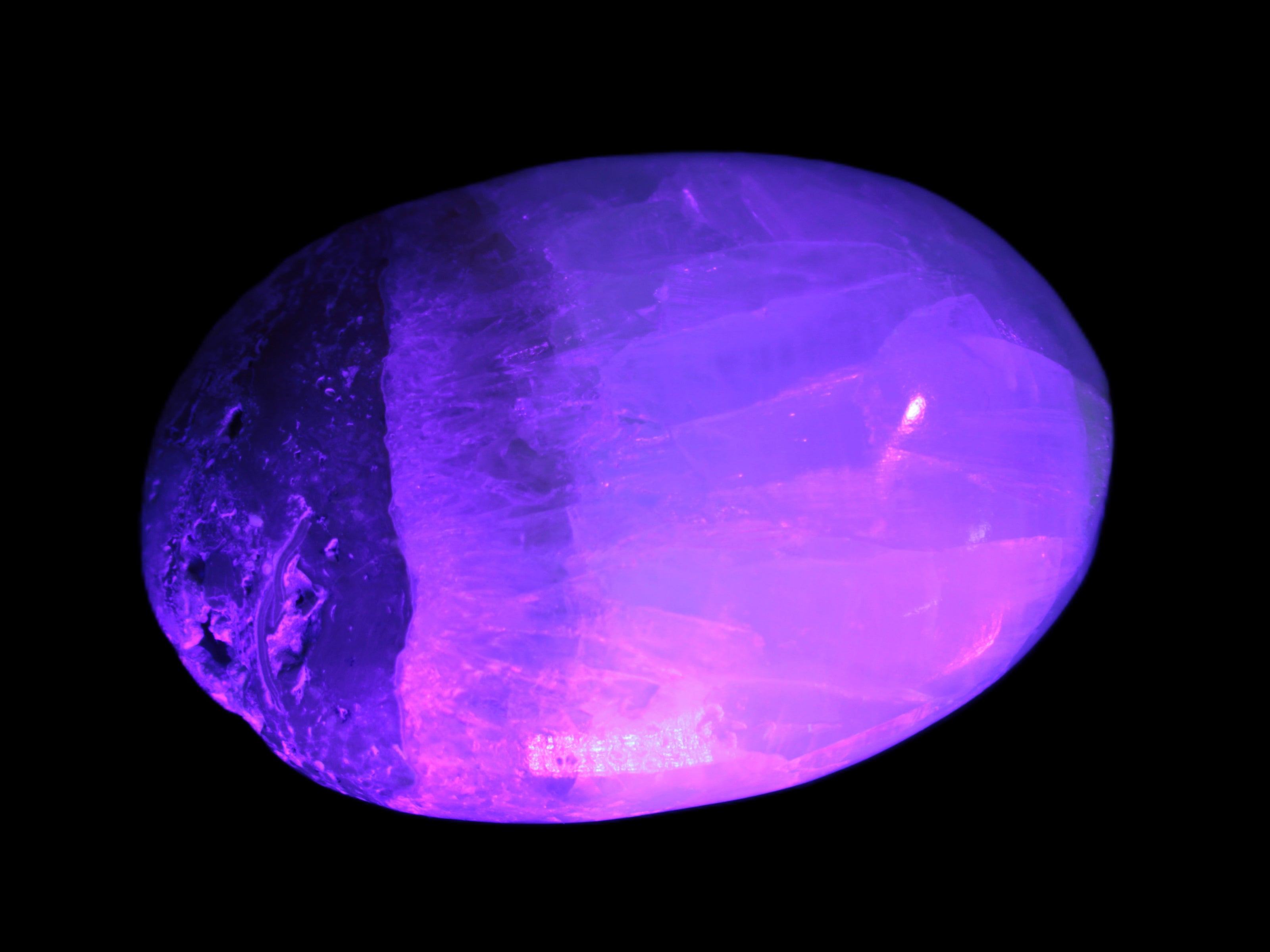 Pistachio Calcite palmstone 64-72mm  121-168g Rocks and Things