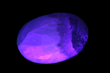 Pistachio Calcite palmstone 64-72mm  121-168g Rocks and Things