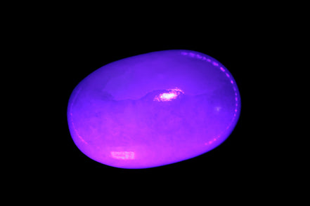 White Jade palm stone from Pakistan 62-72mm 63-86.7g in UV light