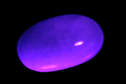 White Jade palm stone from Pakistan 62-72mm 63-86.7g in UV light