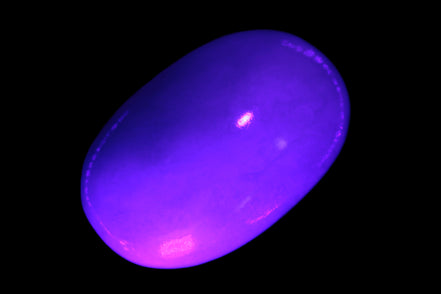 White Jade palm stone from Pakistan 62-72mm 63-86.7g in UV light