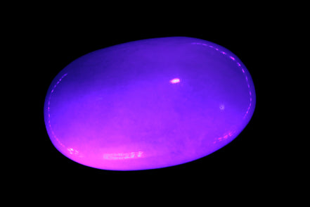 White Jade palm stone from Pakistan 62-72mm 63-86.7g in UV light