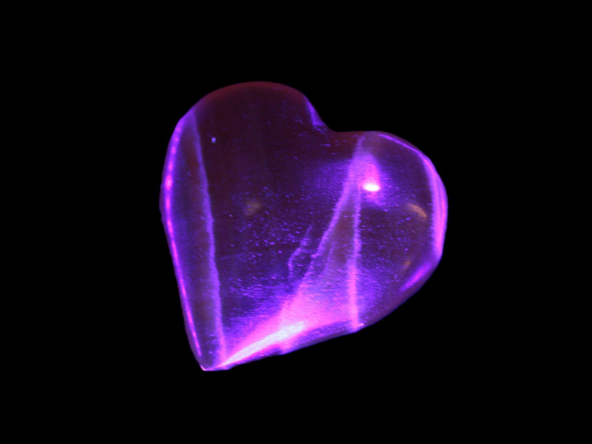 Honey Calcite heart 51-54mm  68-78g in UV light