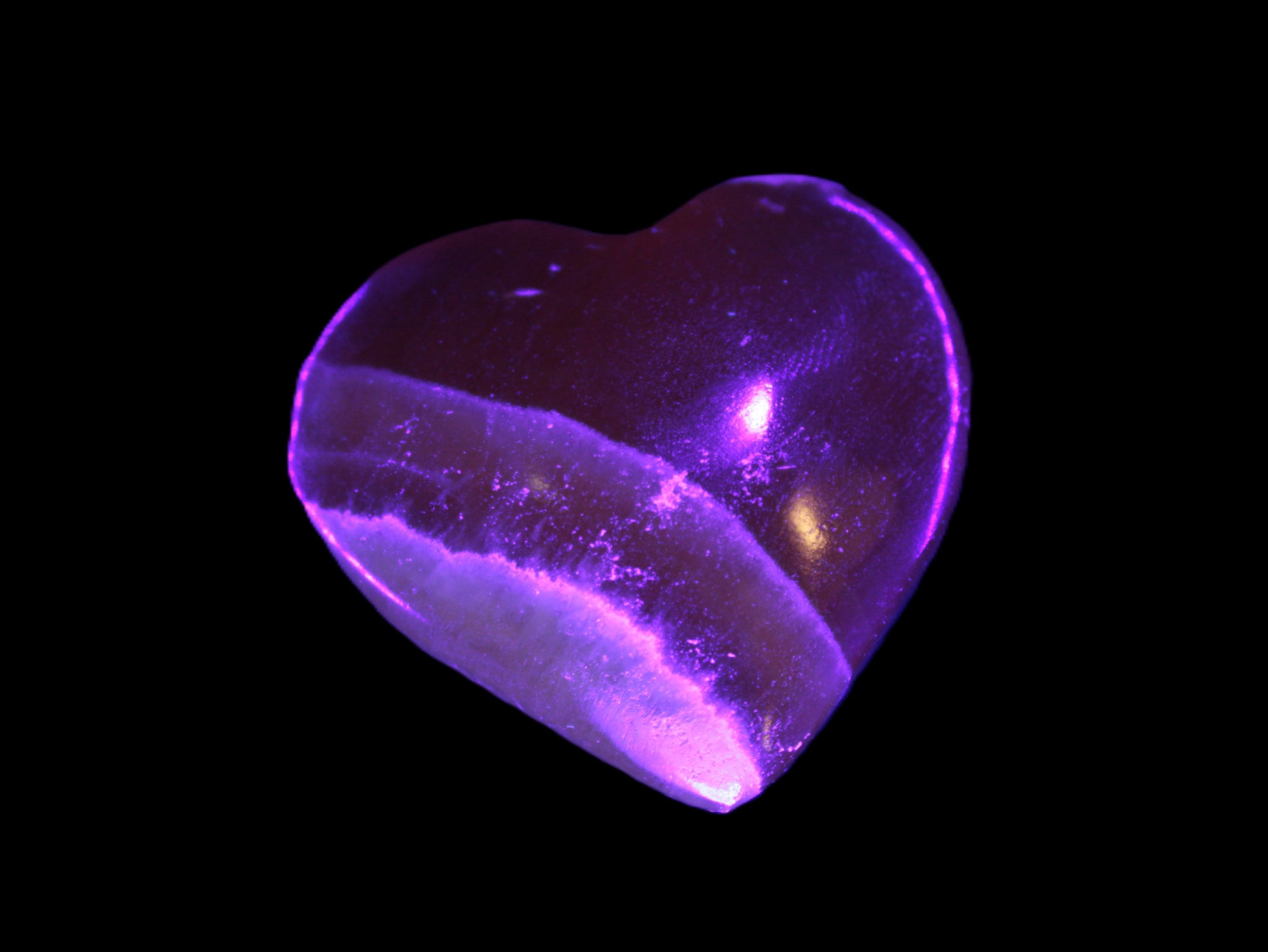 Honey Calcite heart 51-54mm  68-78g in UV light