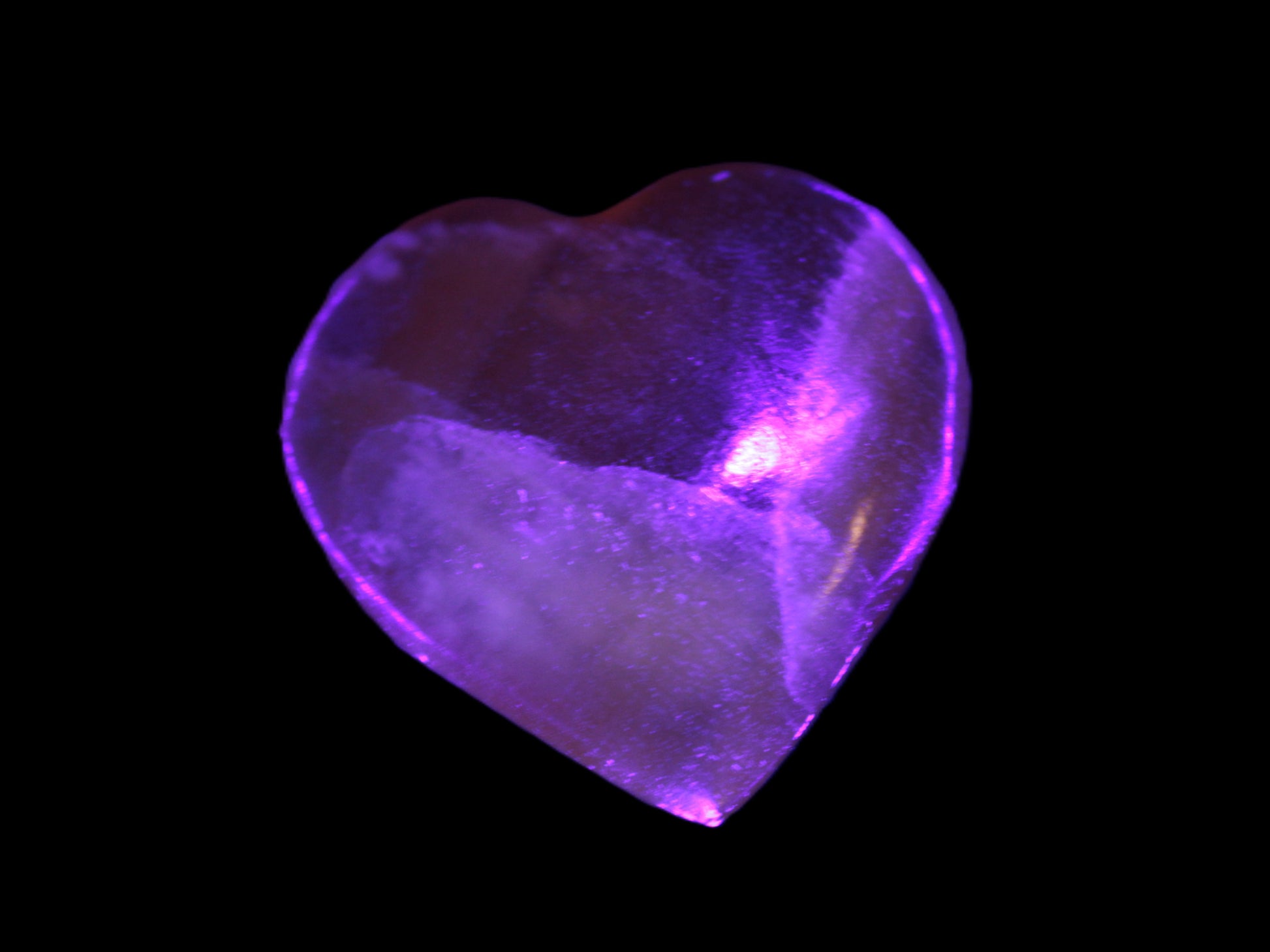 Honey Calcite heart 51-54mm  68-78g in UV light