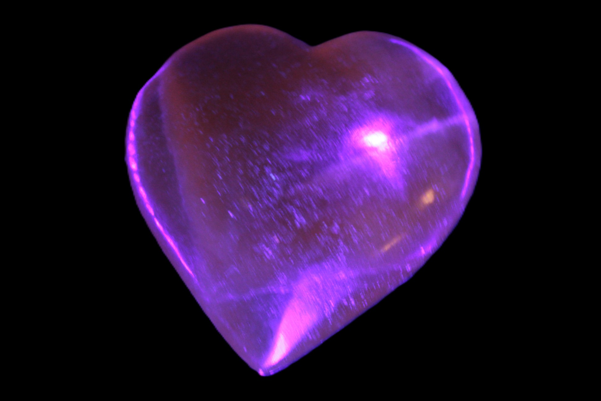 Honey Calcite heart 51-54mm  68-78g in UV light