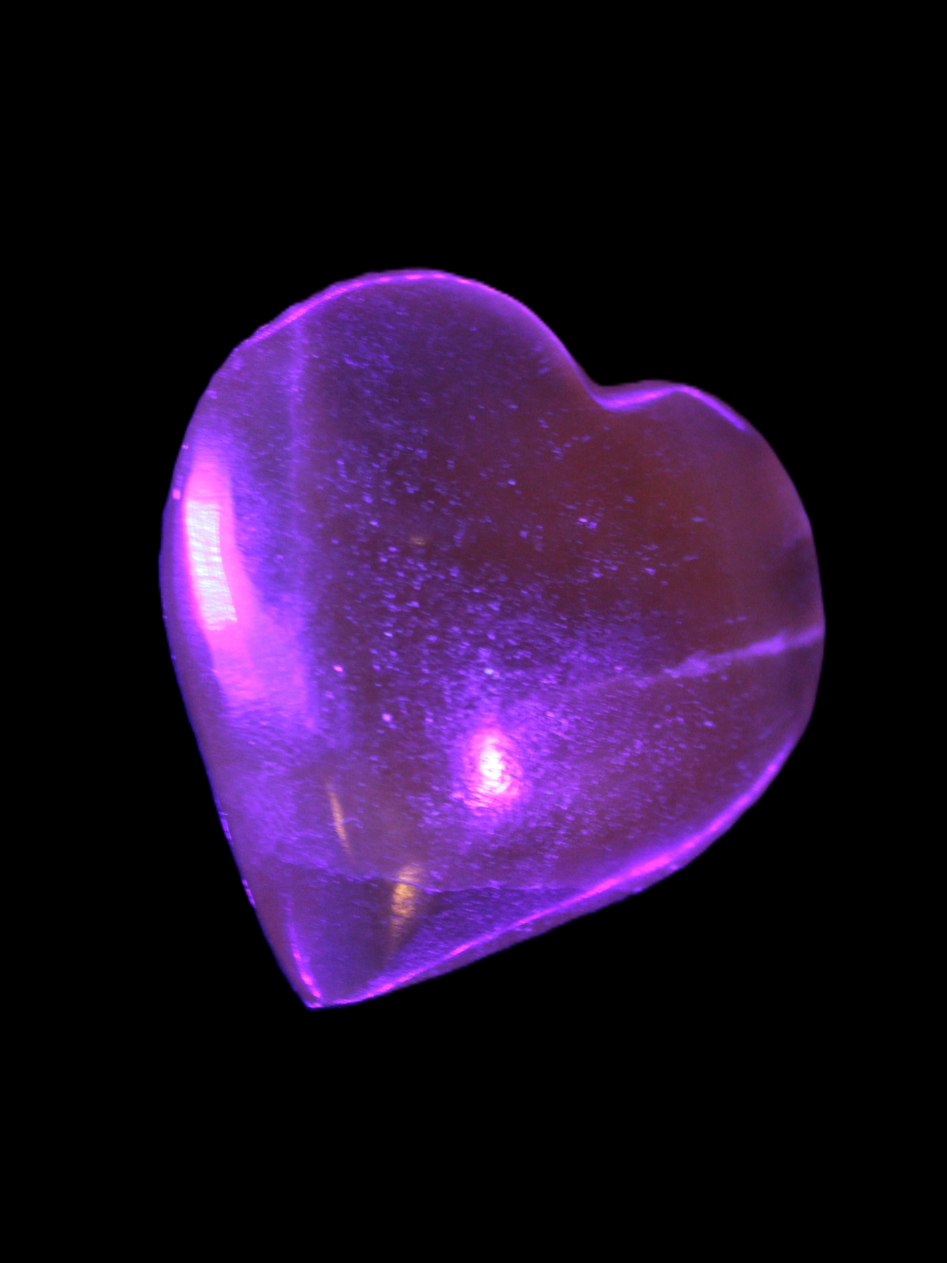 Honey Calcite heart 51-54mm  68-78g in UV light